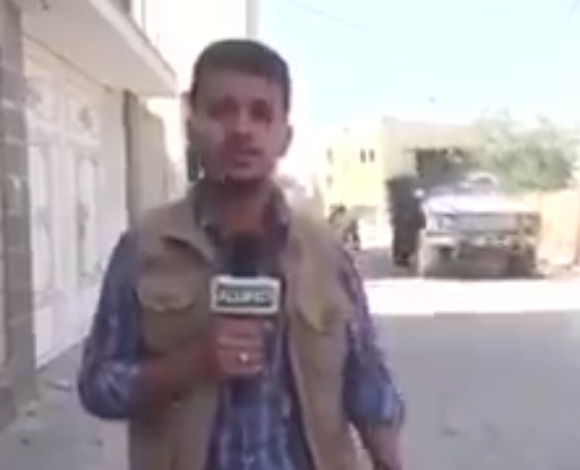 بالفيديو: مراسل التلفزيون السعودي ينجو بأعجوبة من قذيفة حوثية